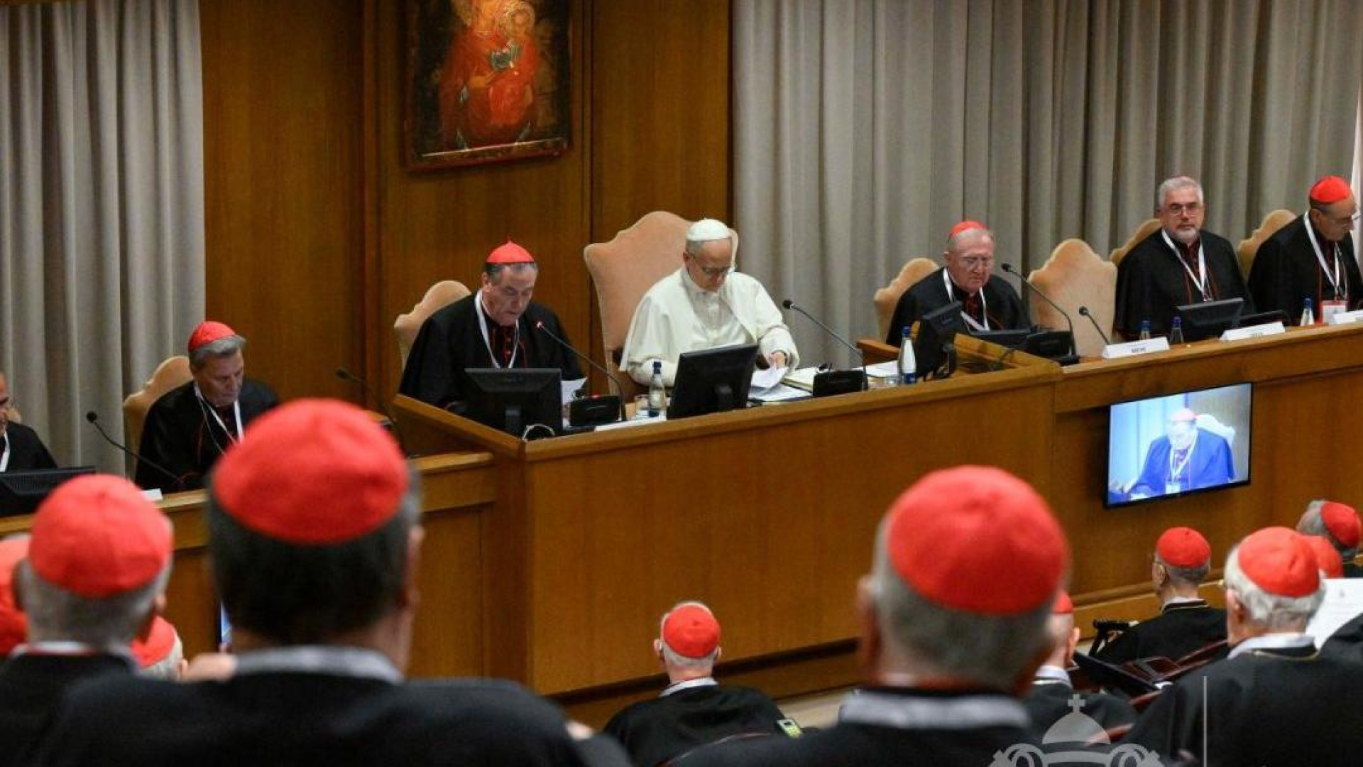 El Vaticano publica las primeras fotografías del encuentro de León XIV con los cardenales