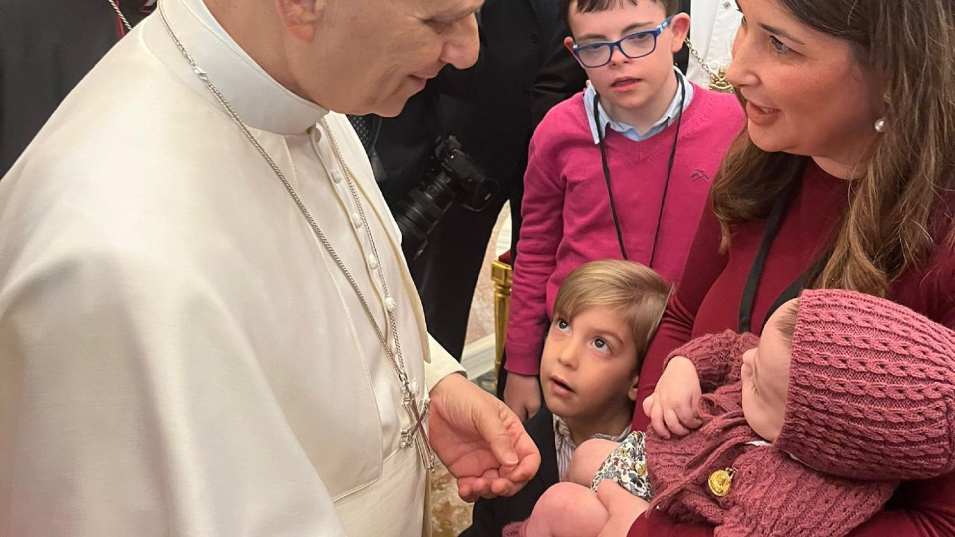 Un bebé llamado León conmueve al Papa León XIV: "Gracias por ofrecerlo por la Iglesia"