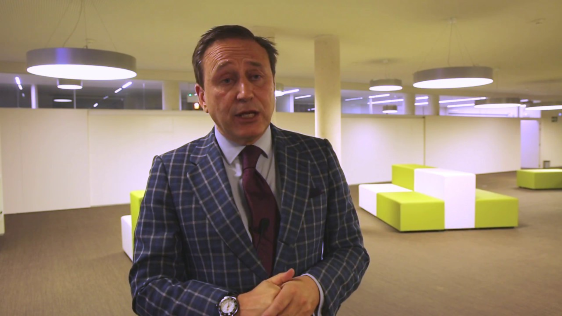 Guido Stein, experto en trabajo: "No permiten presentar candidatos por encima de 55 años a los headhunters de las grandes empresas, ni de relleno"