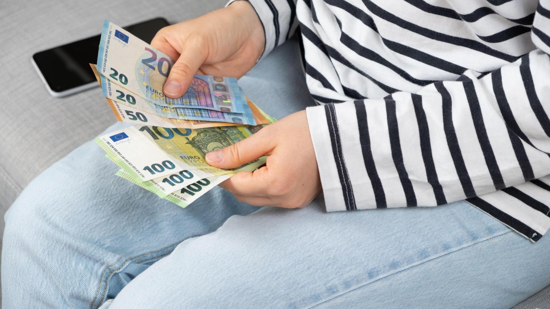 "Si tus gastos son de 1.500 euros al mes, calcula que entre 4.500 y 9.000 deben estar en la cuenta y el resto estaría bien moverlo un poquito"