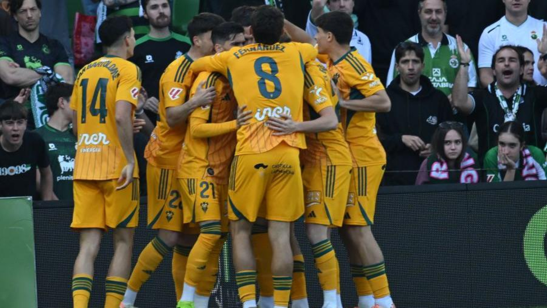 El Albacete pasa por encima de un Racing irreconocible