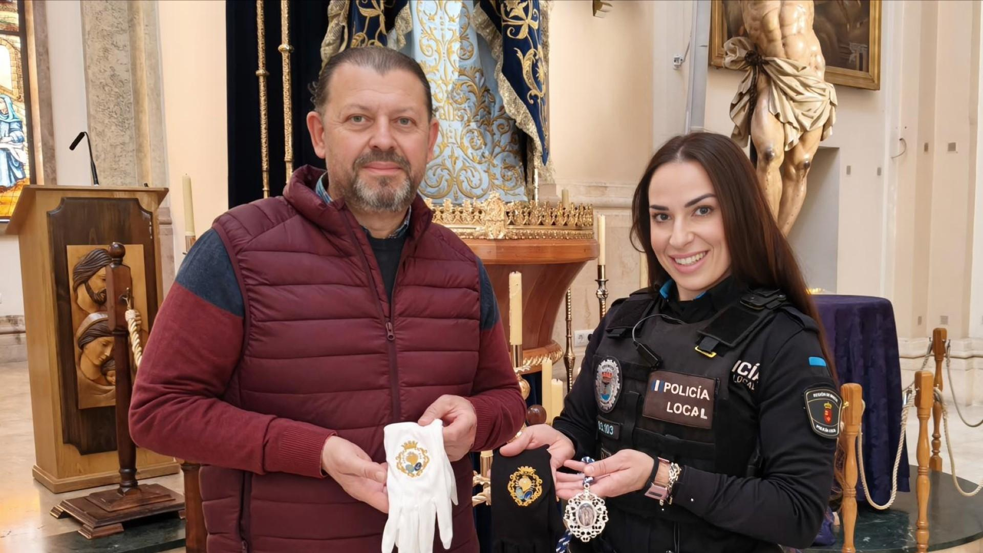 Una mujer se incorpora por primera vez a la escolta de la Patrona de Águilas