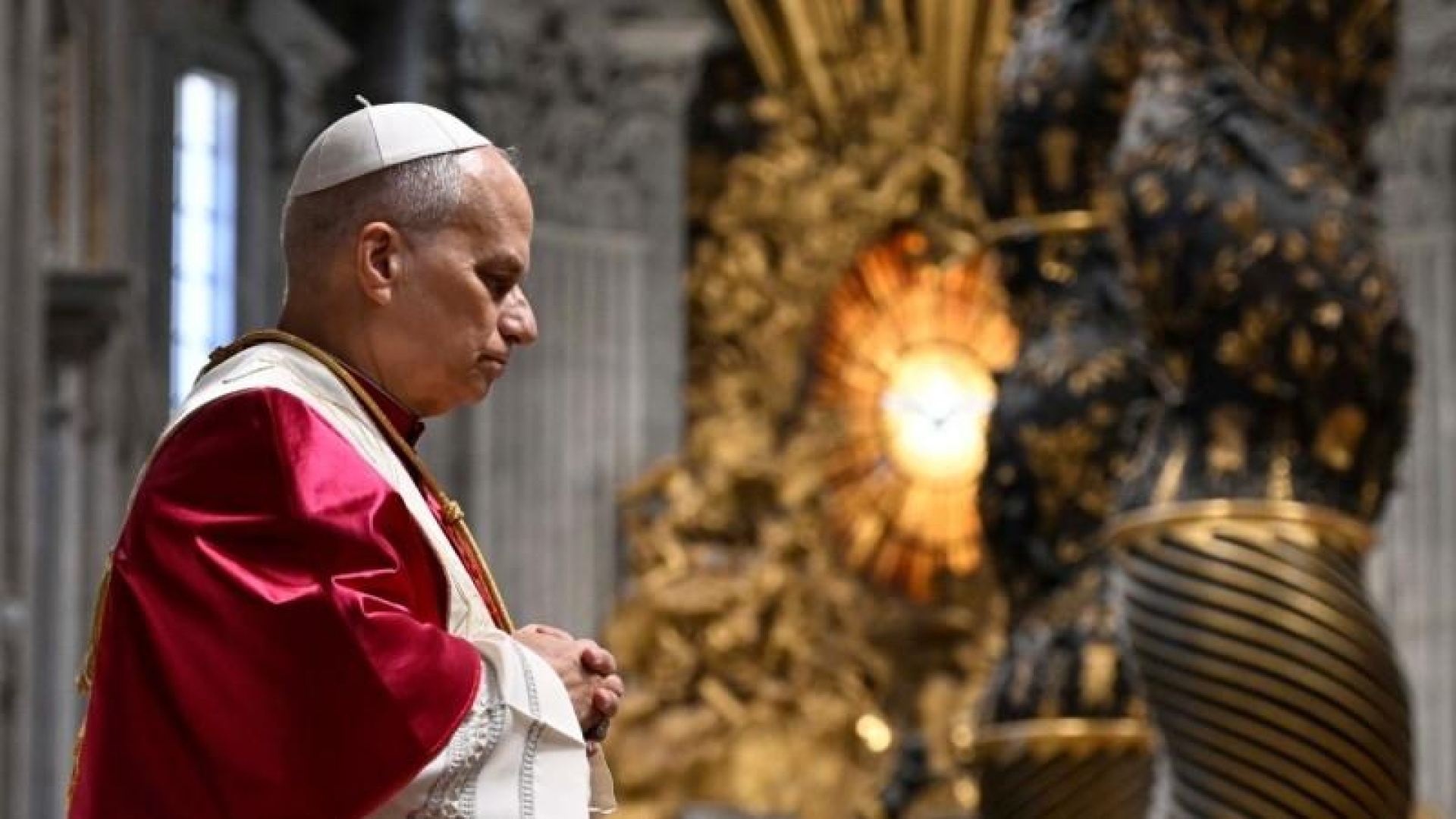El Papa León XIV clama desde el Vaticano: "¡Basta ya de la idolatría de uno mismo y del dinero! ¡Basta ya de la guerra!"