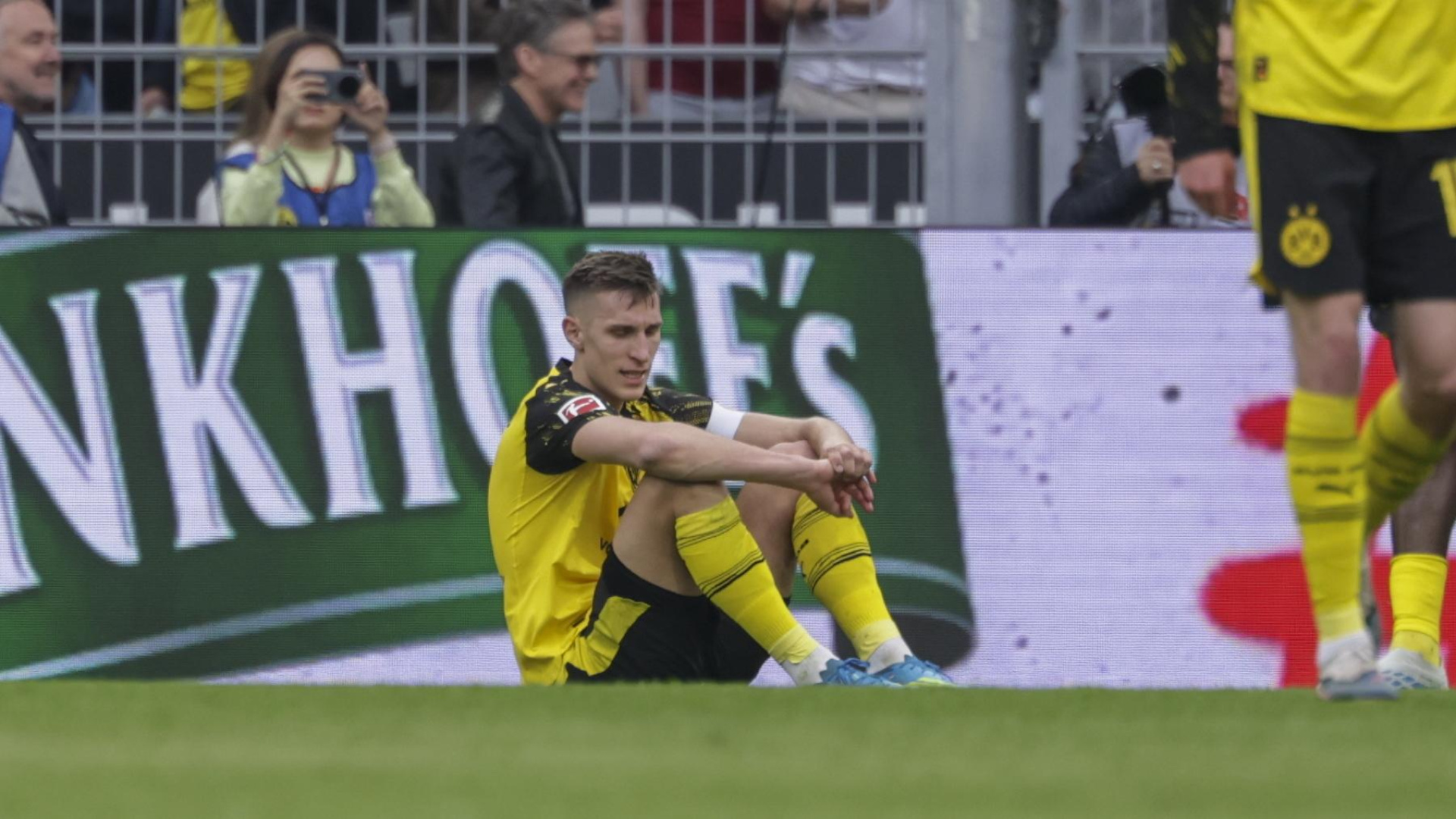 El enfado de la afición del Dortmund con la renovación de su gran estrella: Schlotterbeck renueva hasta 2031 y le pitan