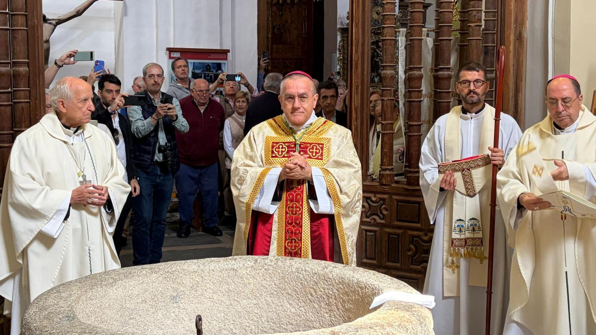 El Nuncio Piero Pioppo elogia a Isabel la Católica desde Ávila: “Encontró soluciones valientes y firmes reivindicando los derechos de los hombres y mujeres de su tiempo"