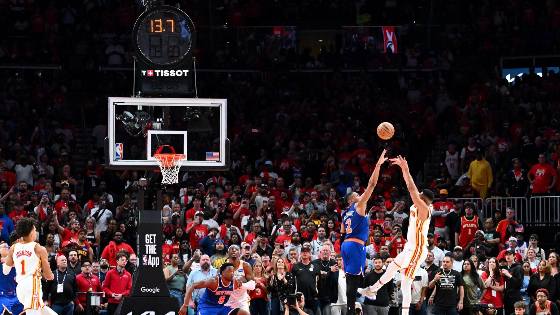 Los Hawks toman ventaja ante los Knicks; los Wolves sorprenden a los Nuggets; los Cavs se estrellan en Toronto