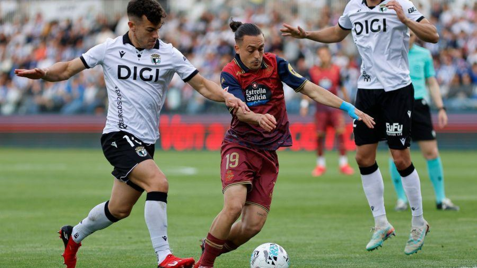 Burgos y Dépor se reparten los puntos en la lucha por el ascenso a Primera