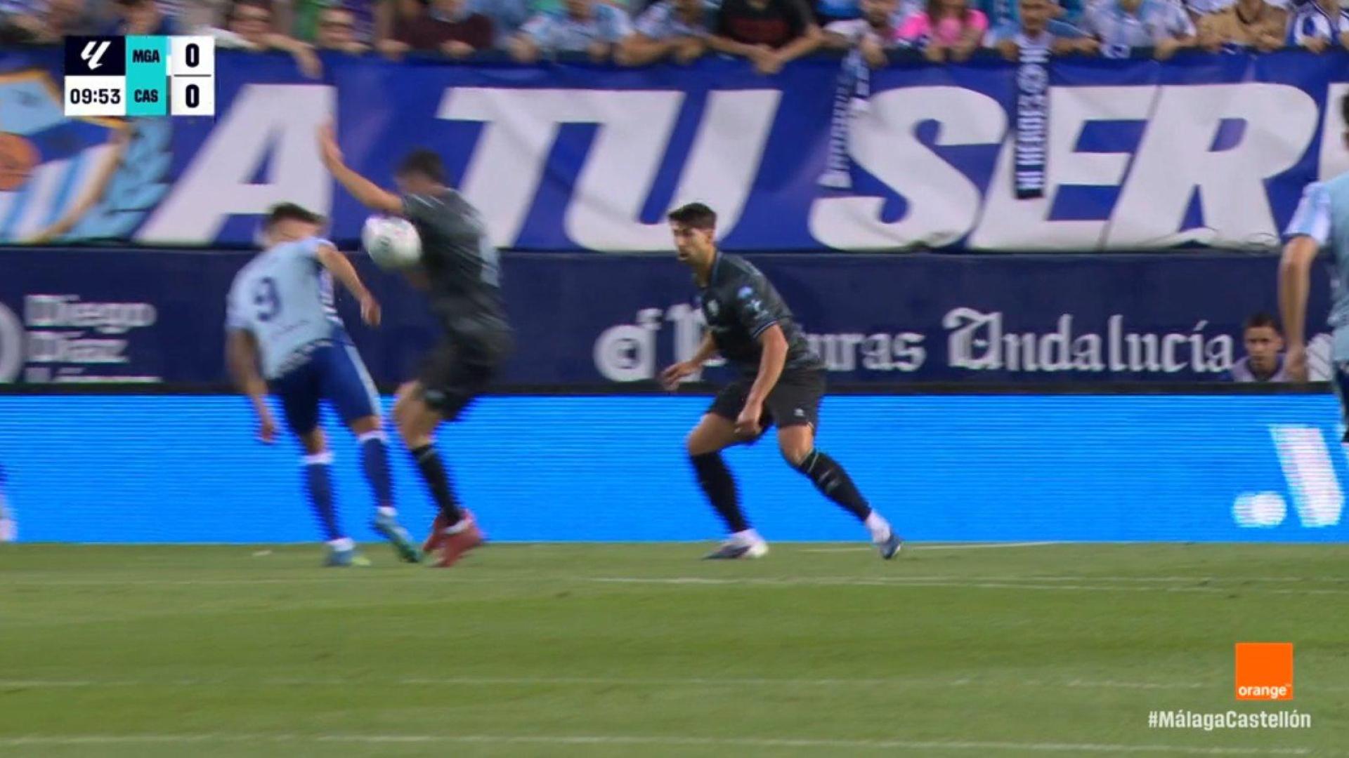 Pedro Martín no entiende el penalti a favor del Málaga ante el Castellón en un partido que puede marcar la lucha por el ascenso a Primera: "Es castigar un absurdo con un penalti"