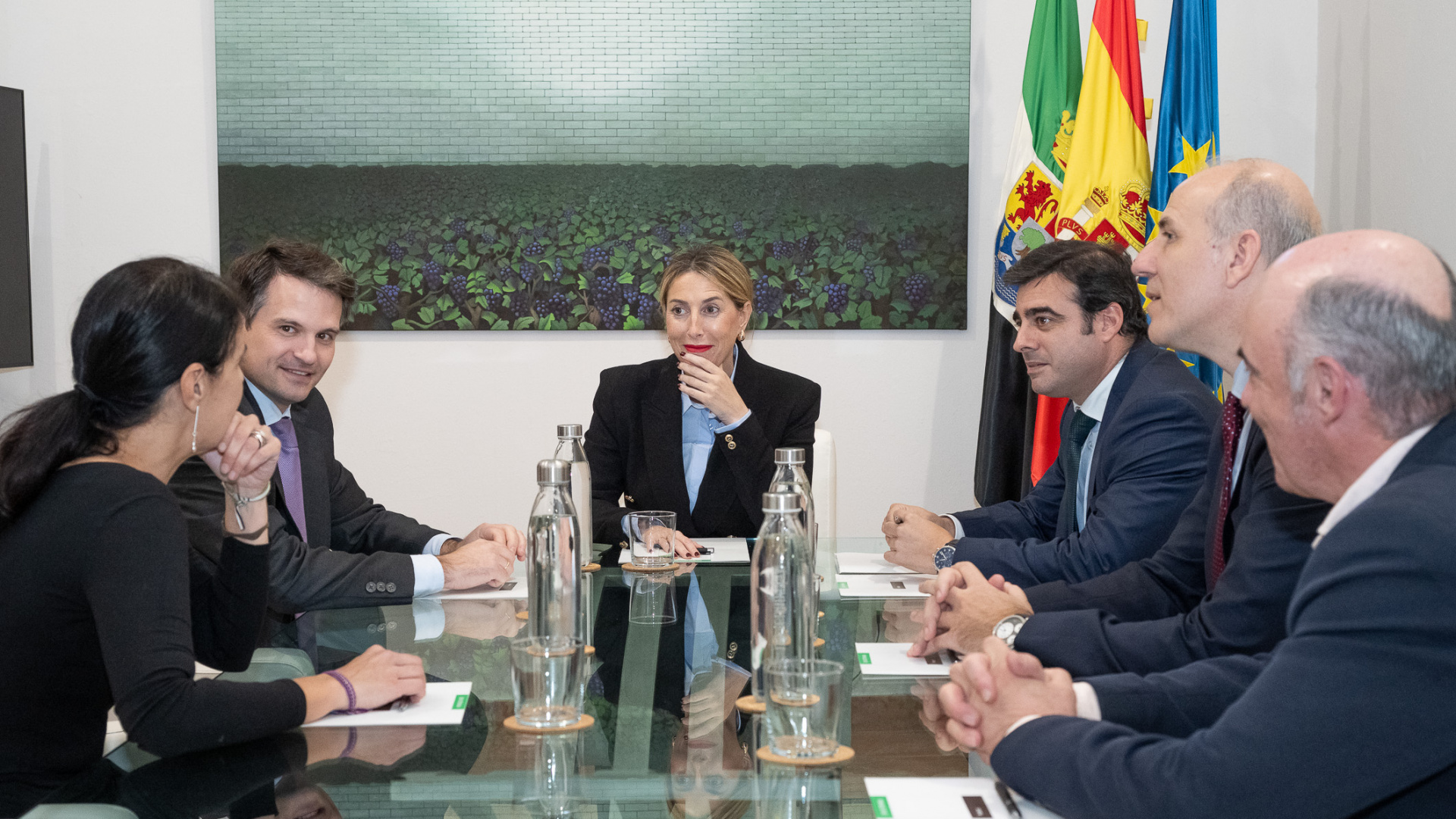 La patronal de Extremadura exige un Gobierno urgente para frenar la ...