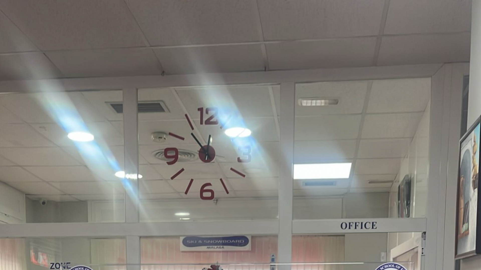 Aprende inglés, francés o español en Málaga con Abadía School Resultados reales, clases dinámicas y un 98% de éxito en exámenes oficiales