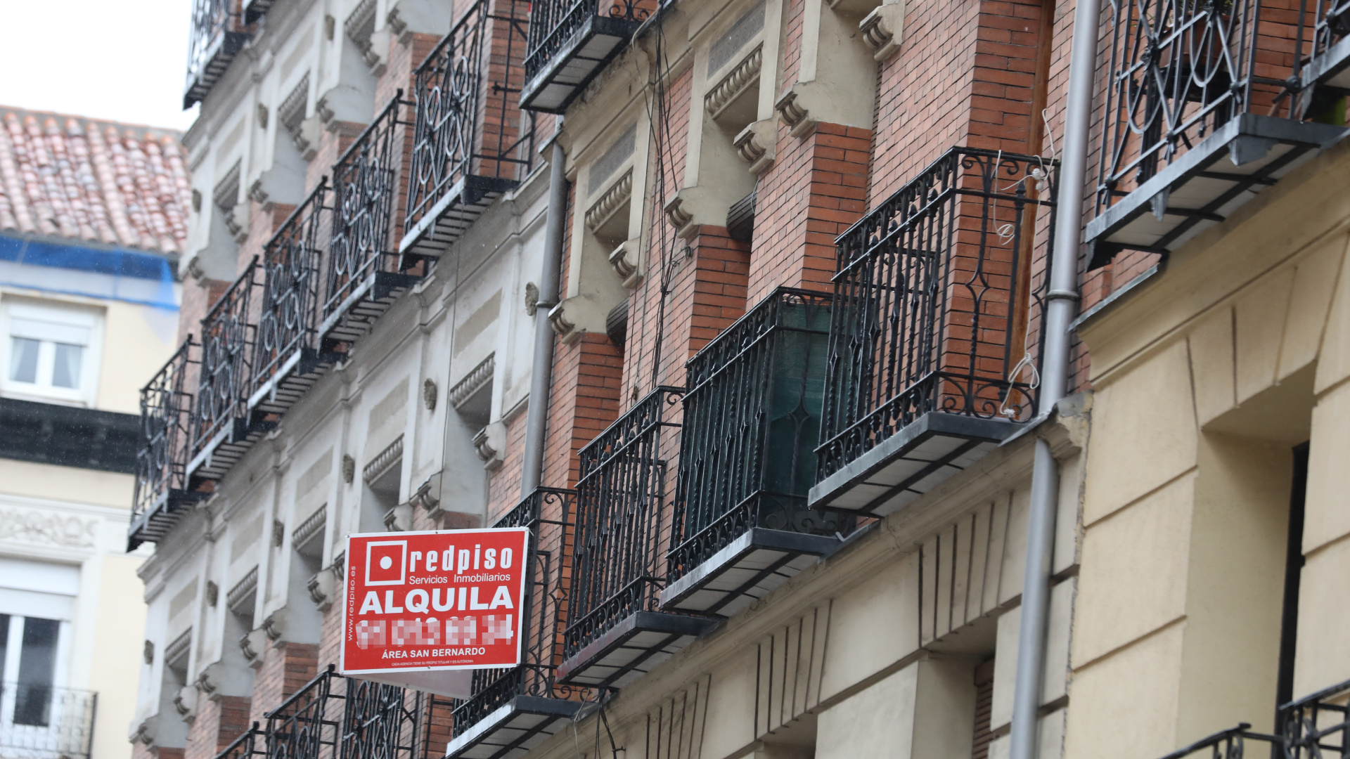 Kiko (25): "Decidí buscar un piso de alquiler en Madrid con mi pareja, estuvimos cuatro meses buscando porque no nos dejaban ni con ayuda de los padres"