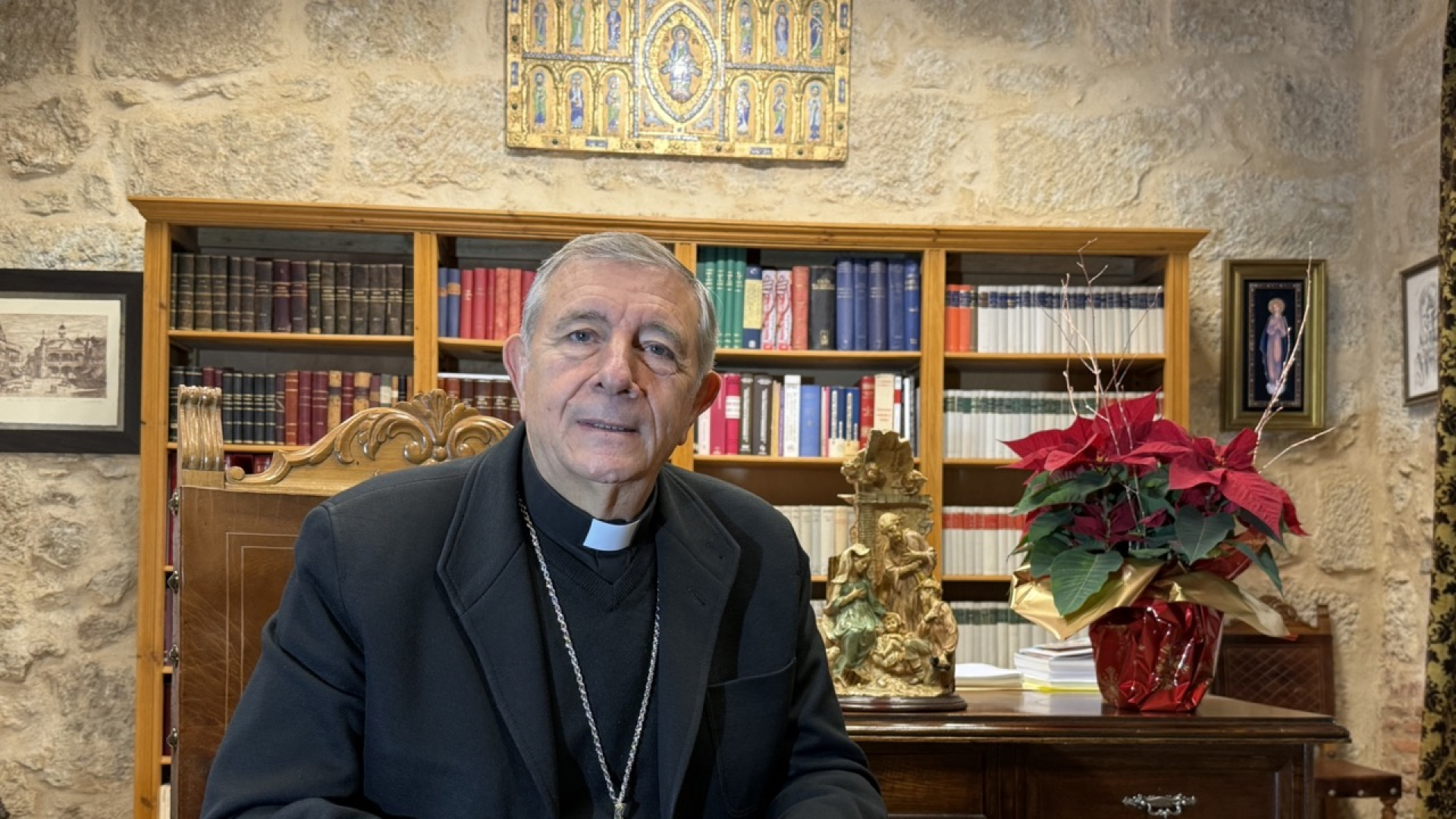 El obispo de Salamanca pone a Jesús en el centro de la Navidad con un recuerdo especial para los que sufren