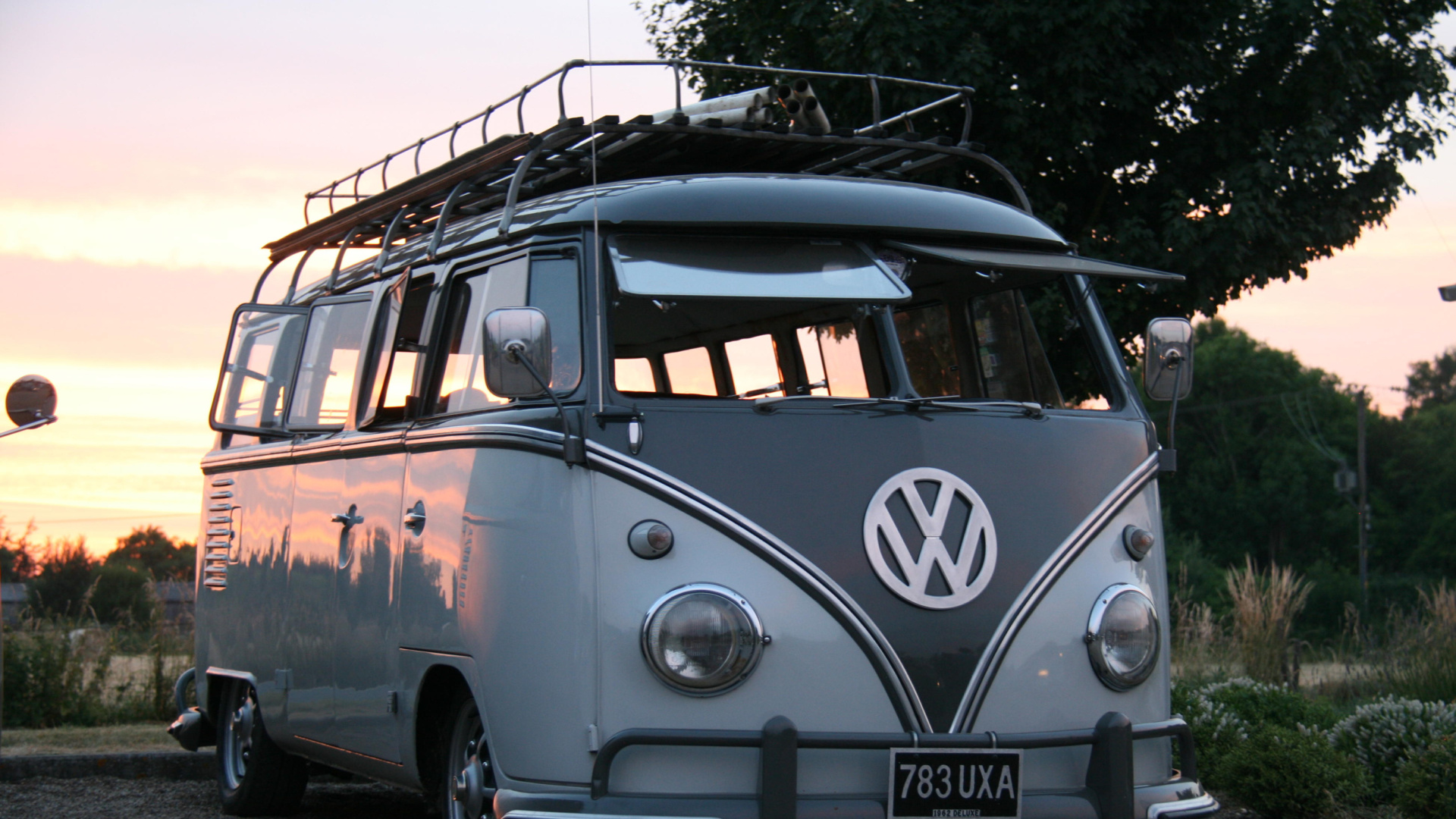 Lleva a sus 7 hijos a la playa en una furgoneta Wolkswagen y uno de ellos avisa de que hay un 'intruso' dentro: "Cuando volvieron esperaba la Guardia Civil"