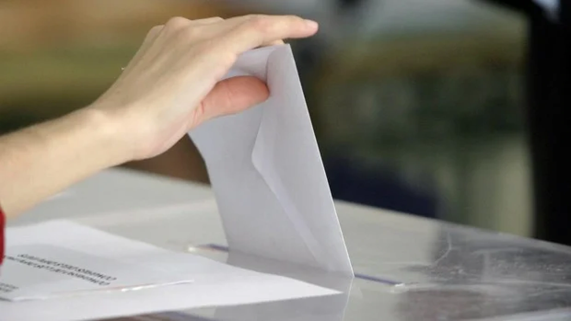 La campaña de Castilla y León se enreda entre promesas a los mayores y acusaciones de prácticas poco éticas